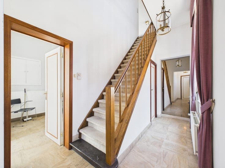 HOUSE + PROFESSIONAL SPACE, 2 BEDROOMS & GARAGE