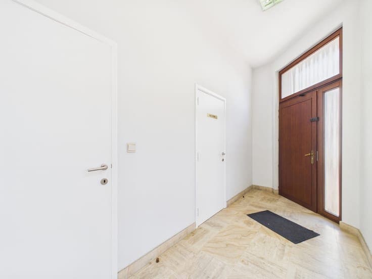 HOUSE + PROFESSIONAL SPACE, 2 BEDROOMS & GARAGE