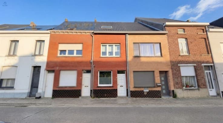READY-TO-MOVE-IN HOUSE WITH 4 BEDROOMS AND GARDEN