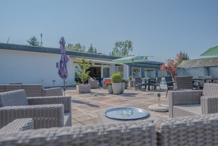 Waimes : 15-room hotel-restaurant on 10,113 m² – Share Deal