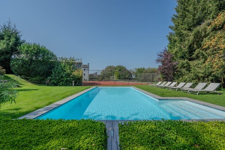 Waimes : 15-room hotel-restaurant on 10,113 m² – Share Deal