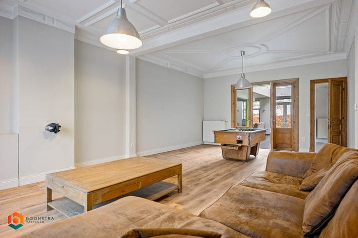 Zonevreemde woning met magazijn te Putte