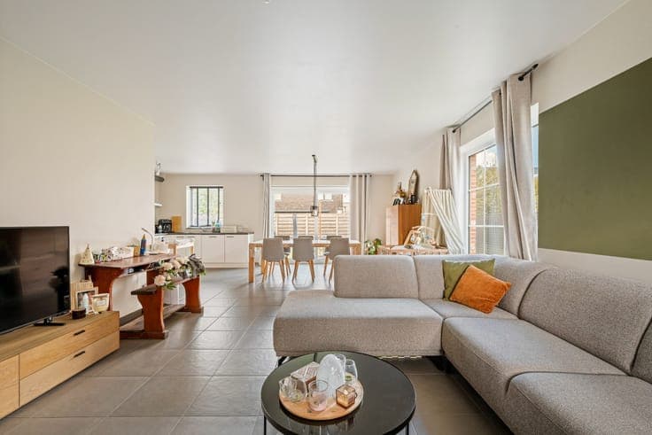 Ready-to-move-in semi-detached house with 4 bedrooms, garag
