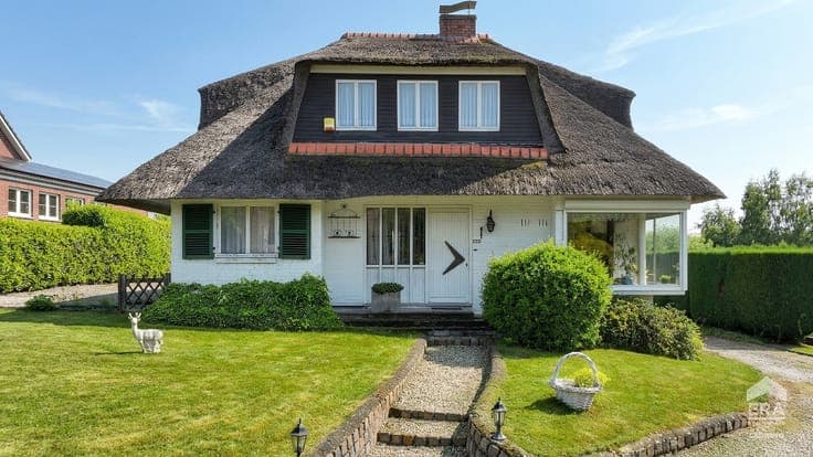 QUIET VILLA ON A 12-ARE 62-CA PLOT