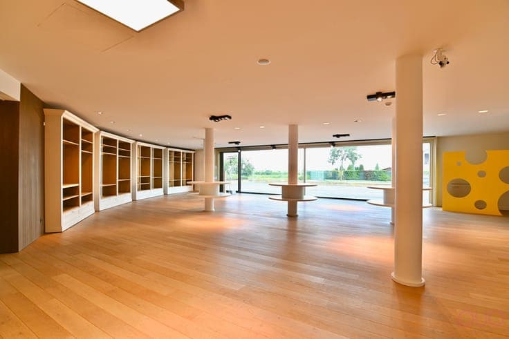 Handelspand op commerciële locatie met luxueuze penthous...