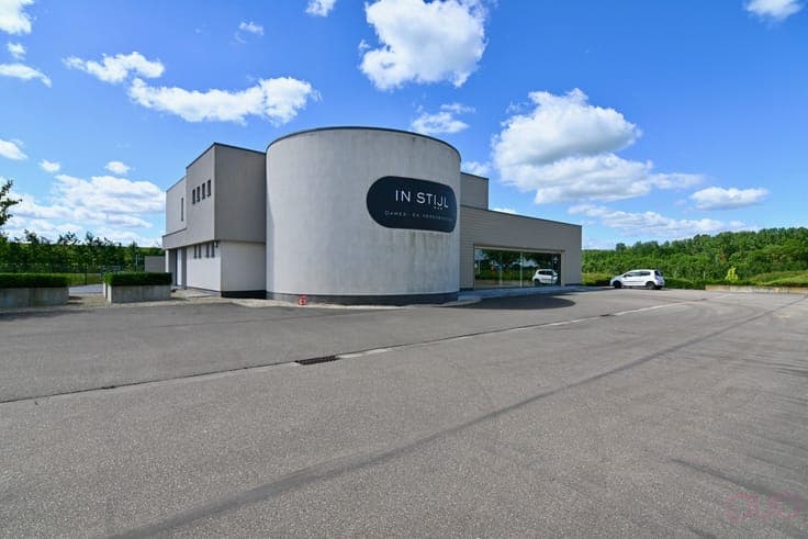 Handelspand op commerciële locatie met luxueuze penthous...