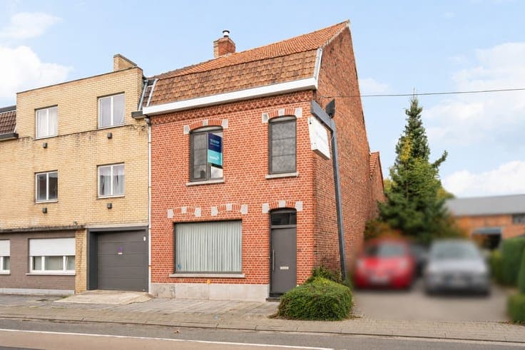 Ruime eengezinswoning met inpandige garage nabij het cent...