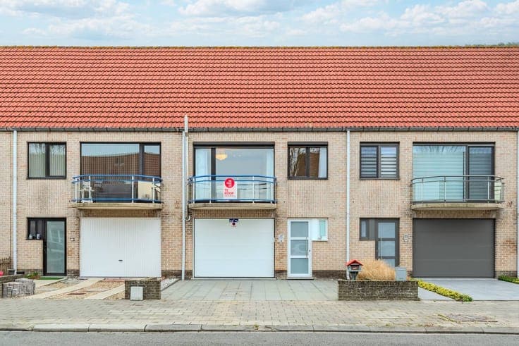 Ready to move in terraced house with sunny garden in Ostend