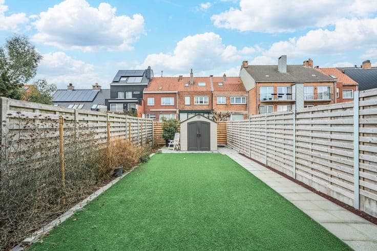 Ready to move in terraced house with sunny garden in Ostend