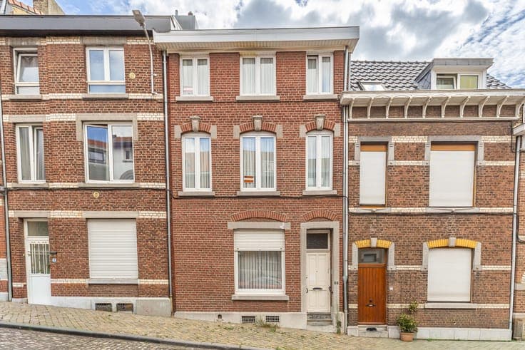 4-bedroom house with courtyard in Liège