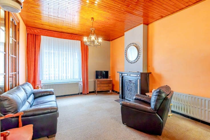 4-bedroom house with courtyard in Liège