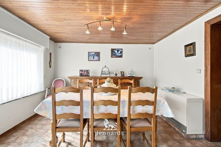 home with large garden in prime Deerlijk location