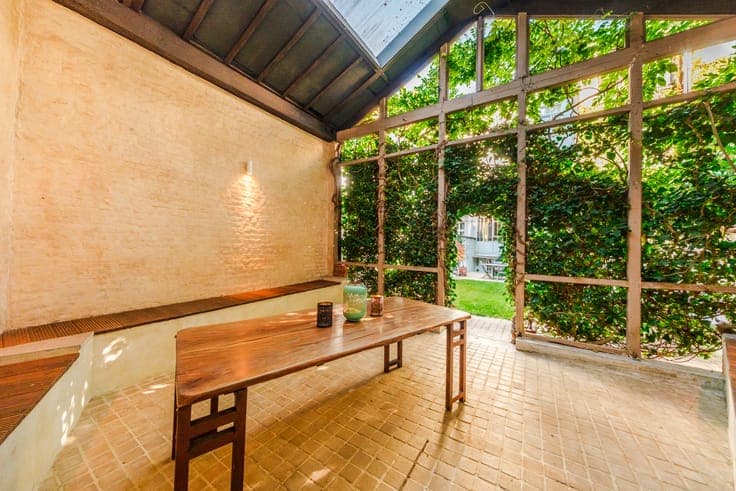 House with a south-facing garden, steps from Place Brugmann