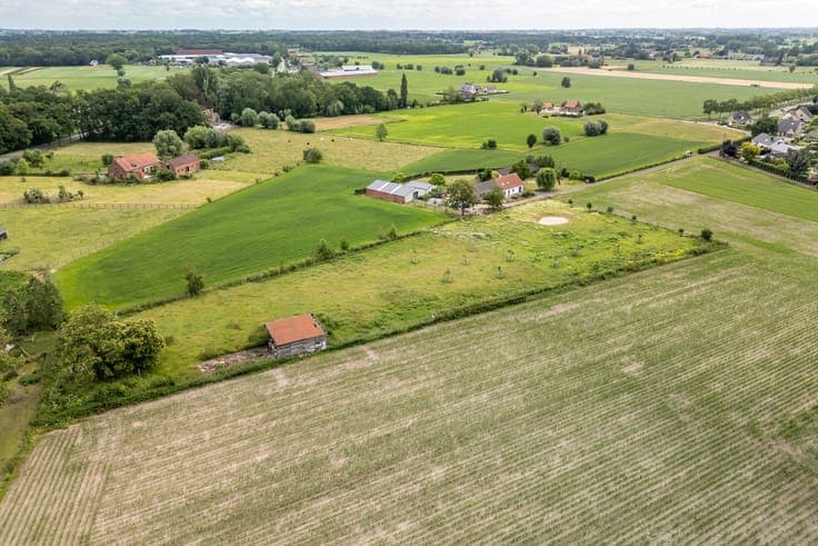 Karaktervolle landelijke hoeve met loods, stalling en uit...