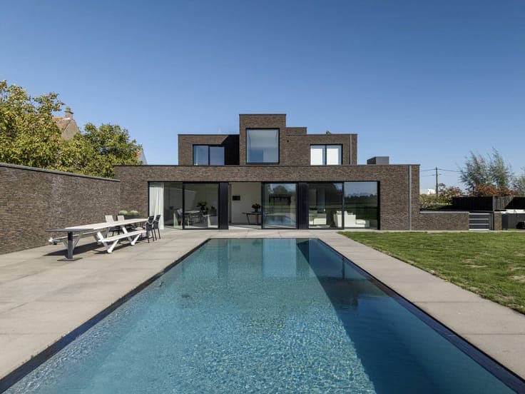 Exclusive villa with swimming pools, horse stables in Heule!