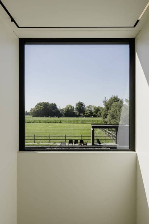 Exclusive villa with swimming pools, horse stables in Heule!