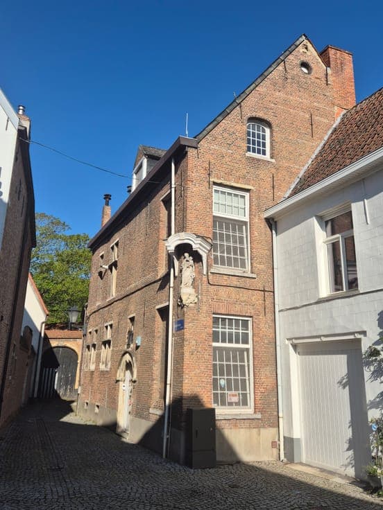 17th-century beguinage home with garden & garage