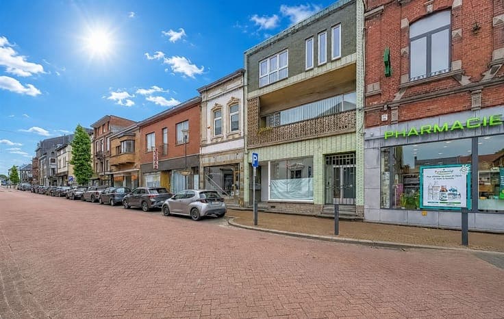 BON IMMEUBLE DE RAPPORT MIXTE (SURF. COMMERCIALE ET 2 APPART