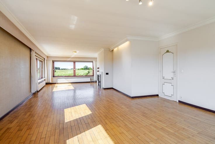 Zeer ruime woning met twee wooneenheden en prachtig landelij
