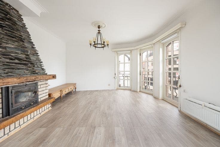 House 340m2, 5br, 3bath, 2 kitchens, 2 garages!