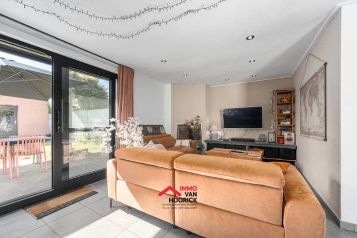Instapklare woning met 5 slpkmrs en nieuw dak!!!