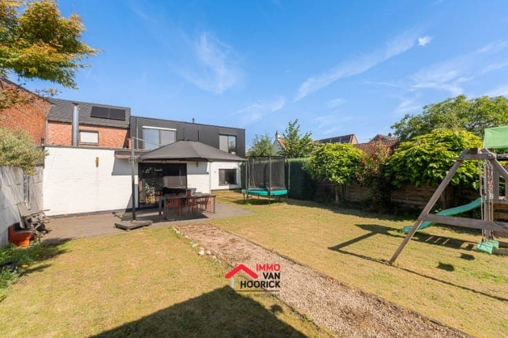 Instapklare woning met 5 slpkmrs en nieuw dak!!!