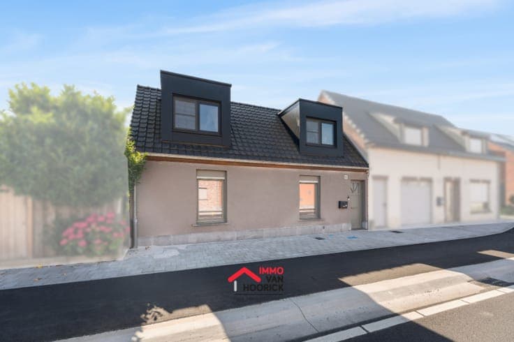 Instapklare woning met 5 slpkmrs en nieuw dak!!!