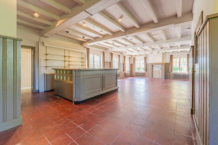 Commercial property with residence – former “Bruegel” in Dam