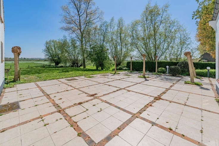 Commercial property with residence – former “Bruegel” in Dam