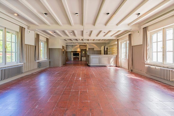 Commercial property with residence – former “Bruegel” in Dam