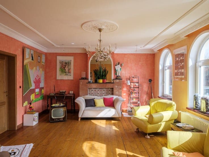 Characterful townhouse with city garden on the village squa