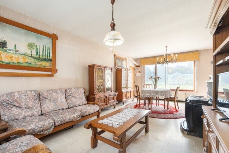 Semi-detached renovation property with 3 bedrooms