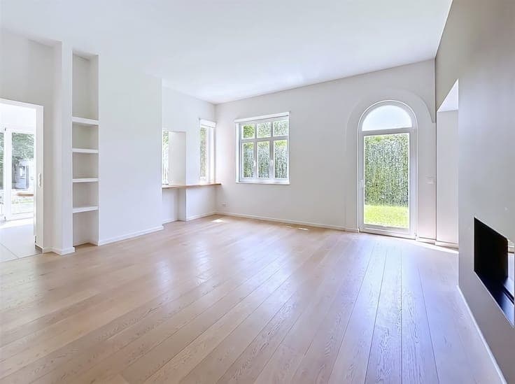 Spacious bright House with elevator