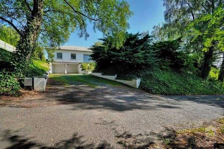 RARE SINGLE-STORY VILLA ON ALMOST 16 ARES IN REBECQ