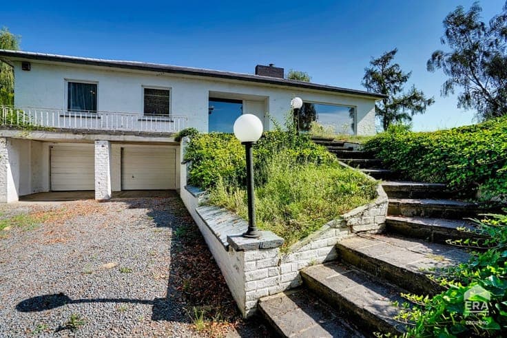 RARE SINGLE-STORY VILLA ON ALMOST 16 ARES IN REBECQ