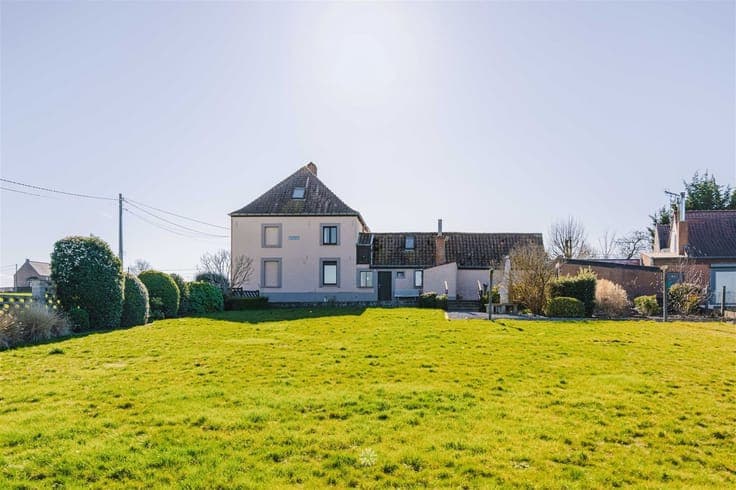 Landelijk gelegen dubbele woning met enorm potentieel