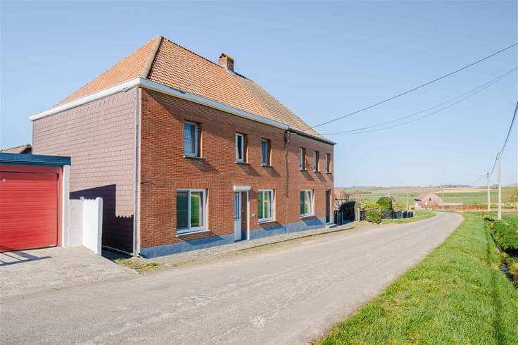 Landelijk gelegen dubbele woning met enorm potentieel