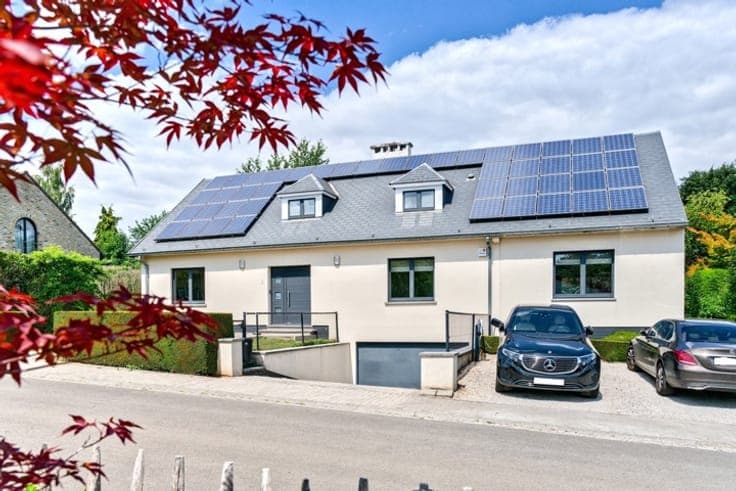 Magnificent 6-bedroom villa with garage and garden