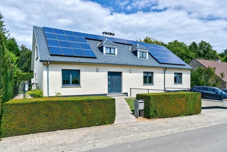 Magnificent 6-bedroom villa with garage and garden