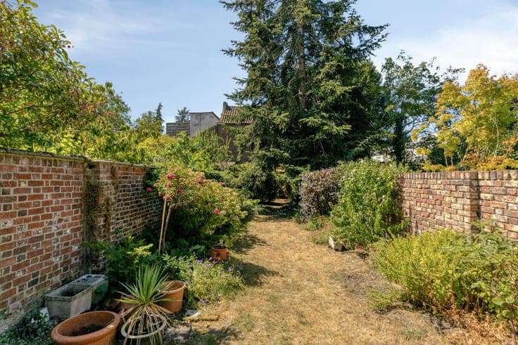 Townhouse with 5 rooms and city garden in Leuven