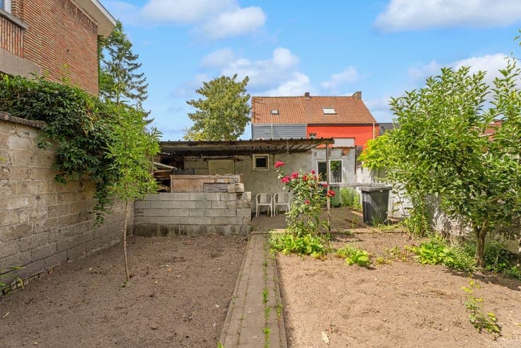 Ruime gezinswoning met vier slaapkamers en tuin