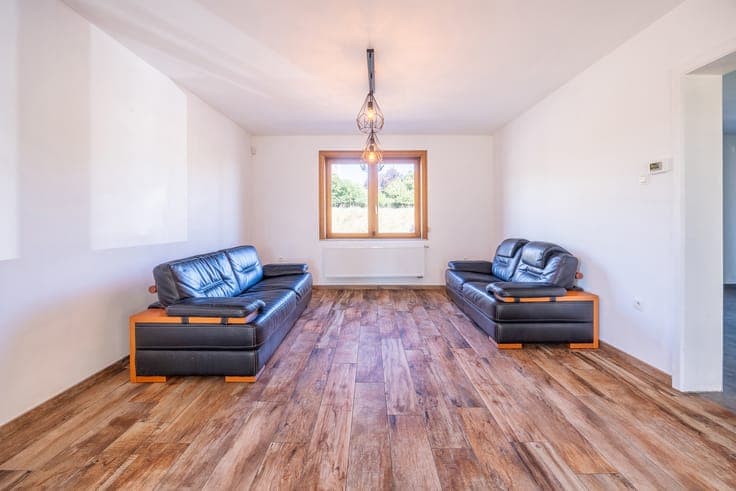 3-bedroom detached villa with an outbuilding and land zoned