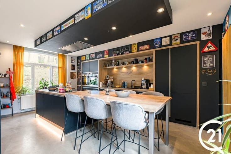 MAISON DE 273 m² ENTIEREMENT RENOVEE