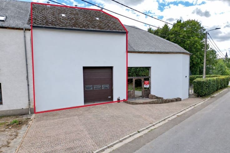 Warehouse of More Than 80 m² with Residential Potential