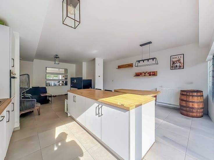 JOLIE MAISON AVEC GARAGE ET JARDIN