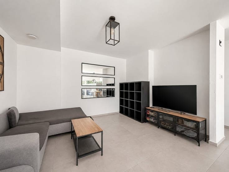 JOLIE MAISON AVEC GARAGE ET JARDIN