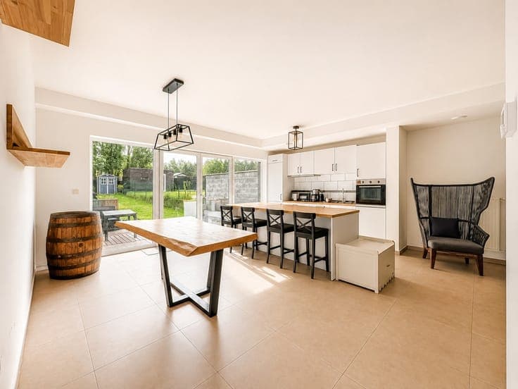 JOLIE MAISON AVEC GARAGE ET JARDIN