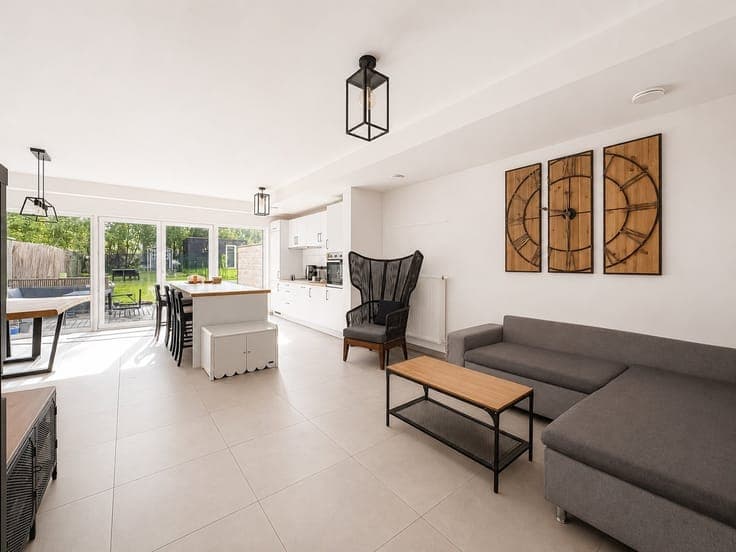 JOLIE MAISON AVEC GARAGE ET JARDIN