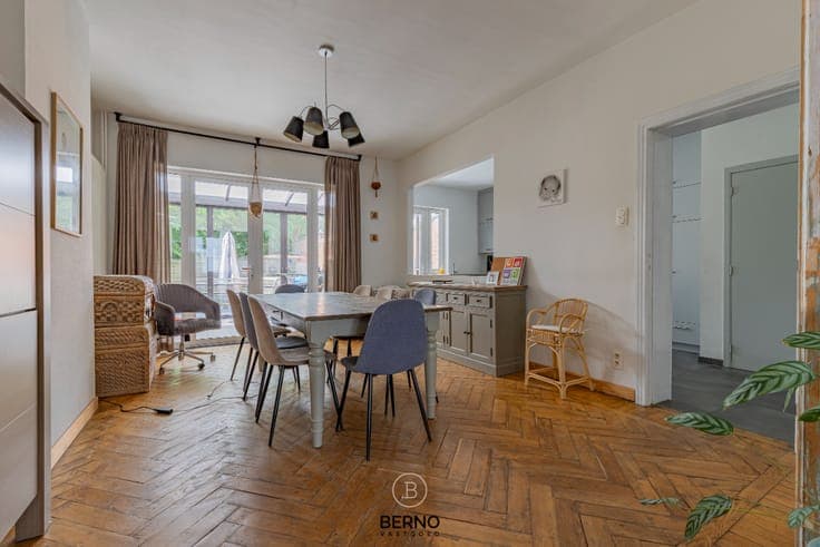 Solide, instapklare halfopen bebouwing met 5 slaapkamers