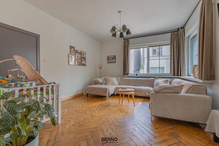 Solide, instapklare halfopen bebouwing met 5 slaapkamers